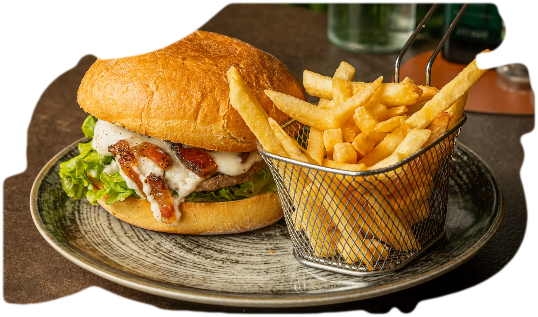 Hamburger con patatine nel cestino di ToBurger Bistrot