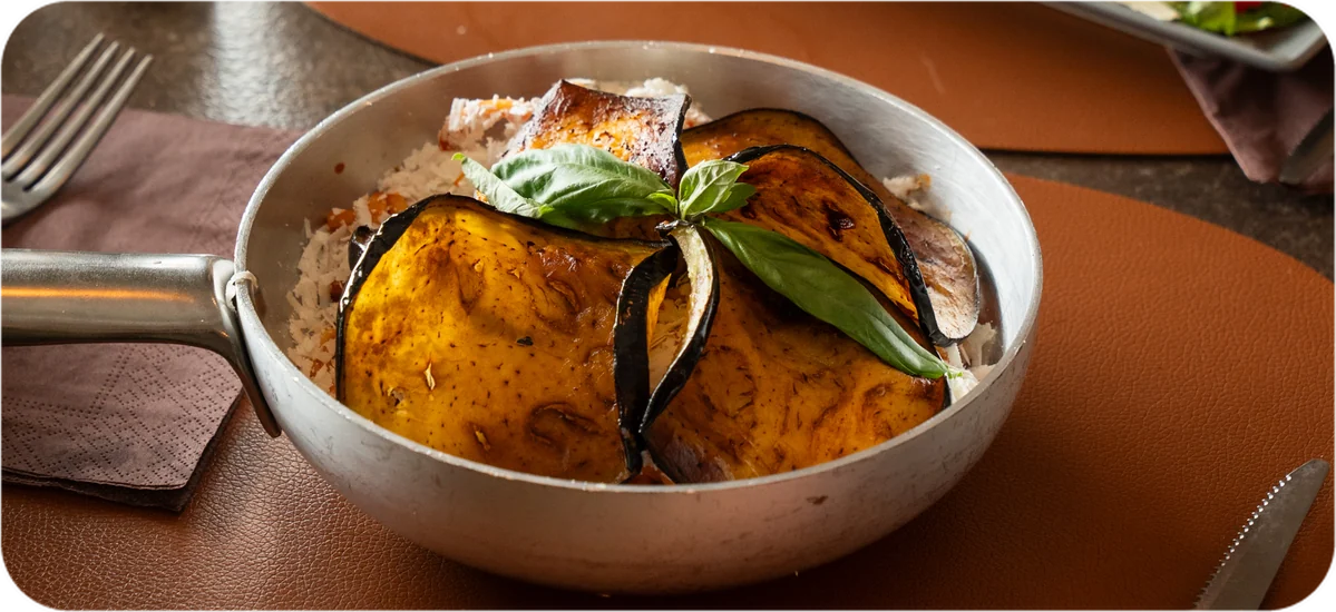Pasta con melanzane e basilico