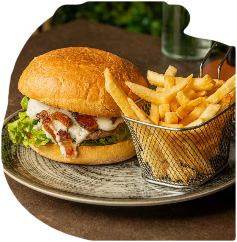 Hamburger con patatine nel cestino di ToBurger Bistrot