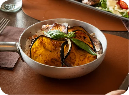 Pasta con melanzane e basilico