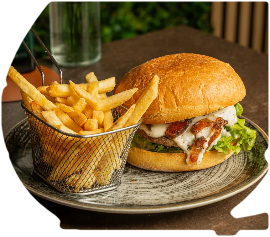 Hamburger con patatine nel cestino di ToBurger Bistrot